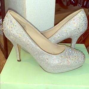 Silver sparkly dress heels ✨